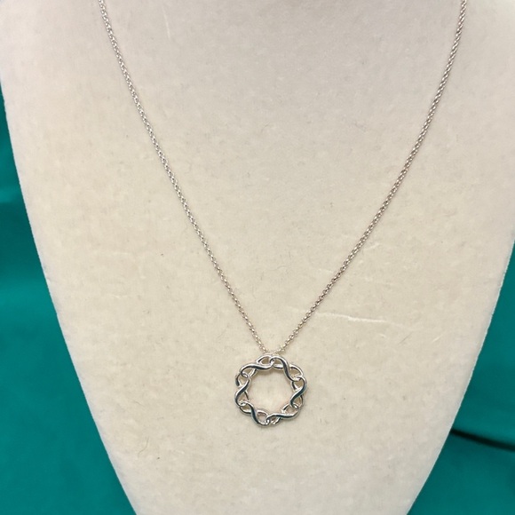 Avon Empowerment Circle of Support Necklace Against Domestic Violence SAQ 2011 - Picture 1 of 9